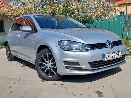 VW Golf 7  1,6TDI LOUNGE, 8 ALU kotača, PARK SENZORI, NAVI,TOP STANJE, REGISTRACIJA 08/26