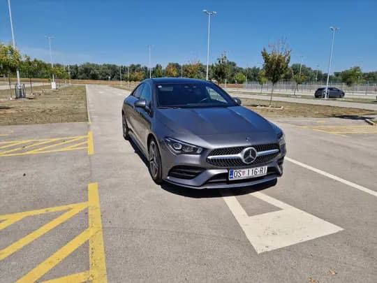 Mercedes-Benz CLA 200 AMG line + Pano + MBUX +LED + Park...