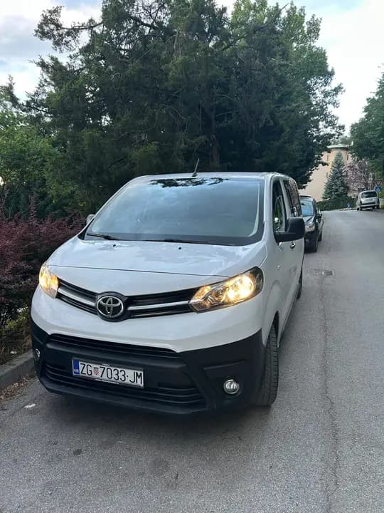 Toyota Proace 2,0 D-4D 8+1 (može i dugoročni najam)