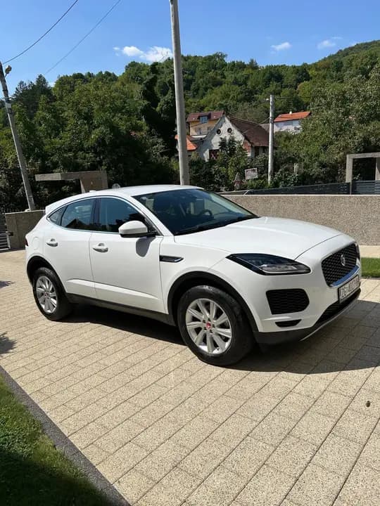Jaguar E-pace; 59000 km; prvi vlasnik; garažiran
