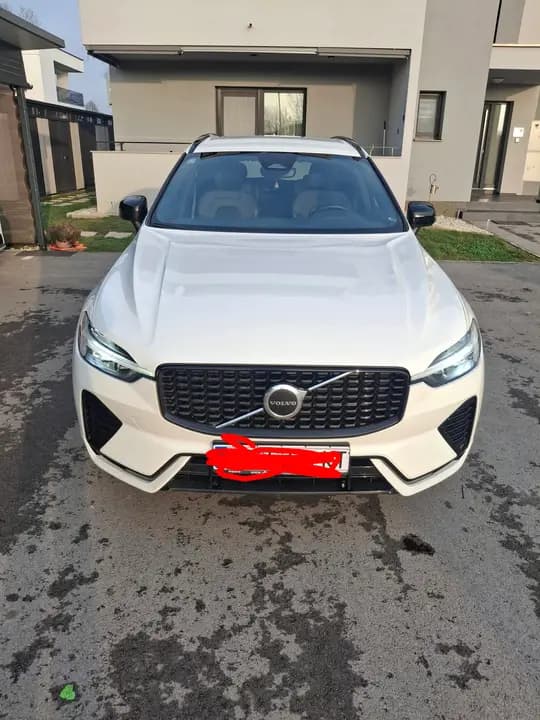 Volvo xc60 B4 blagi hybrid R-desing 2021god model 2022 2.0 145Kw 