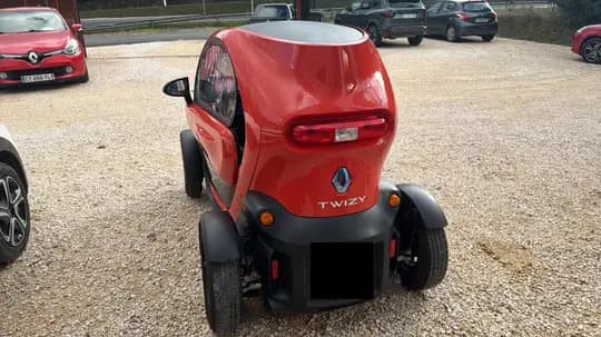 Renault Twizy jaca verzija, 80 km/h max-speed, dvosjed. Parking senzori, zvucnici bluetooth, stakla.
