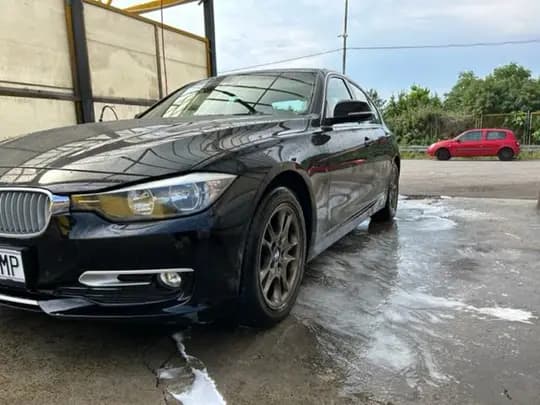 BMW F30 318d modern line, dva seta kotača