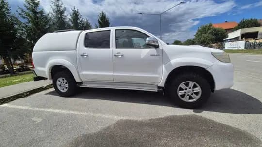TOYOTA HILUX 2.5 D-4D DLX – DUPLA KABINA (2013.)