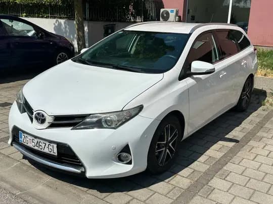 Toyota Auris Karavan 2014. god - Tempomat, automatska klima, parking kamera