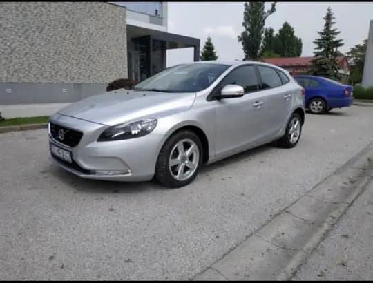 Volvo V40 D2, 2016., 135.000 km, uredno servisiran, vlasnik od 2019.