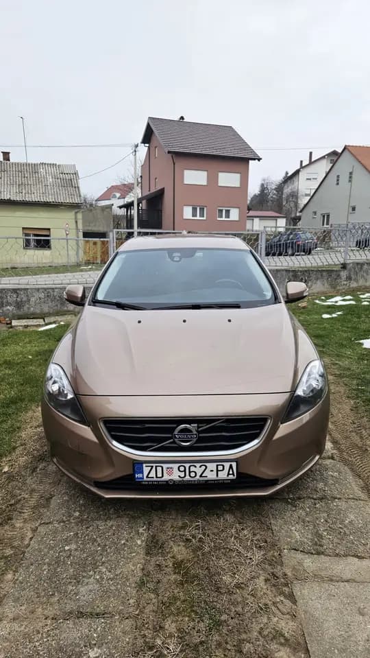 Volvo V40 D2