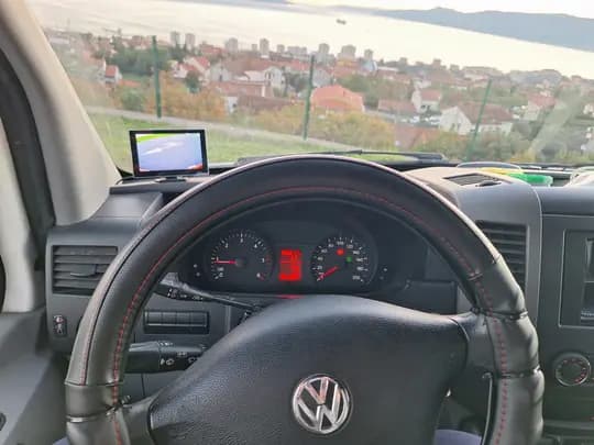 VW CRAFTER 2.0TDI 2013GOD REGISTRIRAN NA B KATEGORIJE POSJEDUJEM RAČUNE ULOŽENO SVE POTREBNO