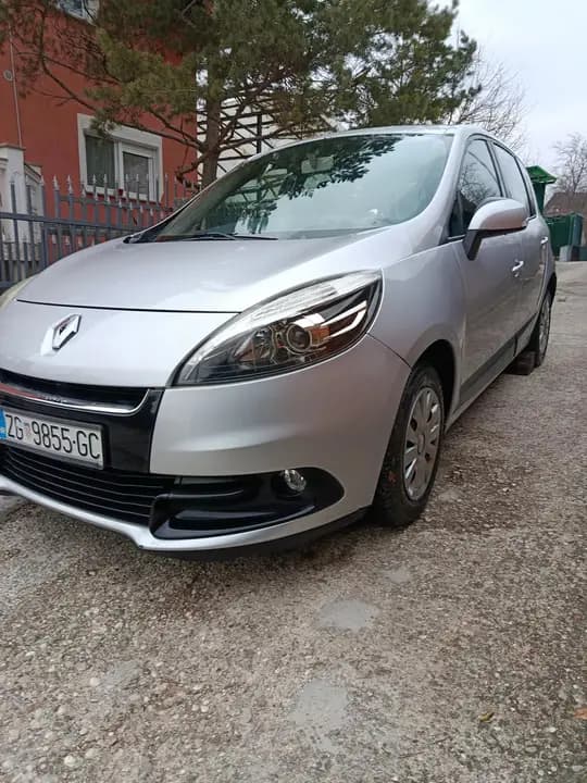 Scenic 2012, 185 000 km