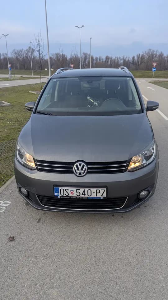Prodajem VW Touran 1.6TDI 07/2015 Comfort