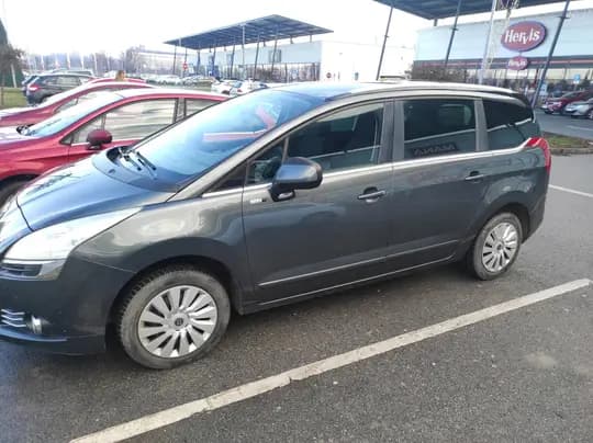 PEUGEOT 5008  1.6 HDI 