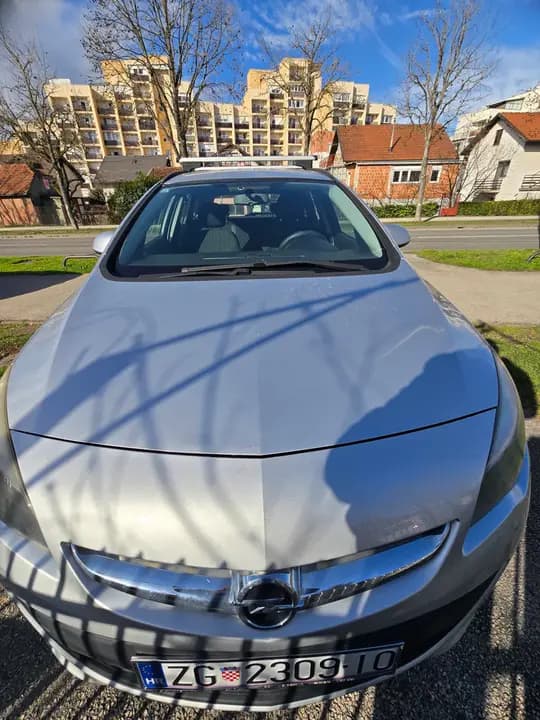 Opel astra 1.3 j 2012