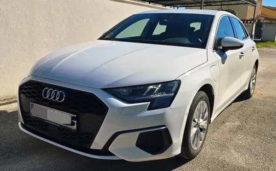 Audi A3 40 TFSIe automatik PHEV (bezin+struja)