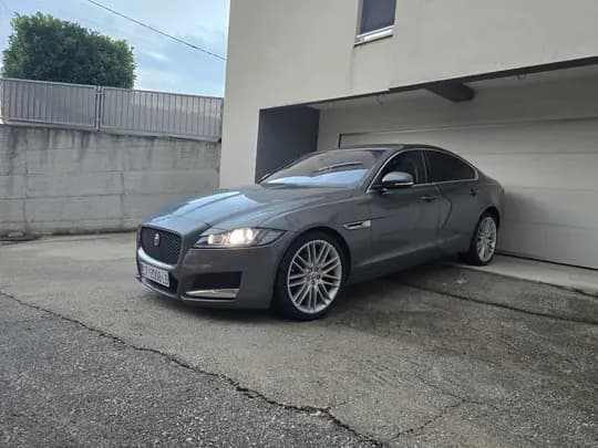 Jaguar XF