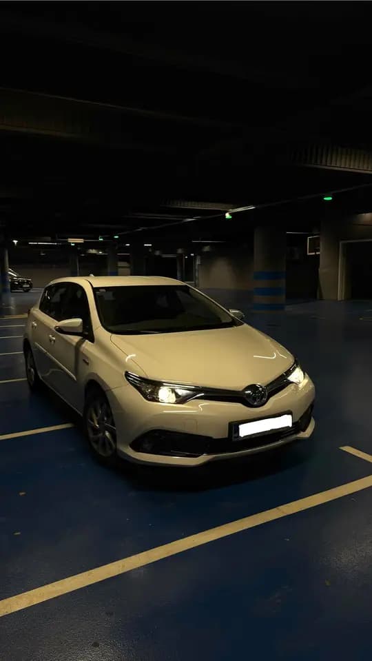 TOYOTA AURIS HYBRID 1.8 AUTOMATIK