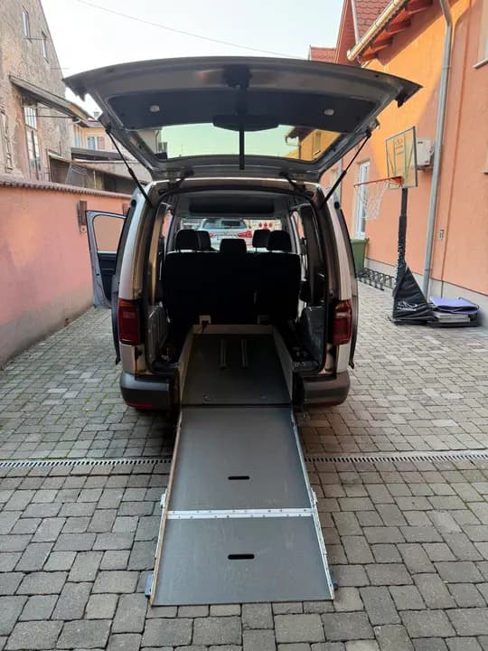 VW Caddy maxi sa rampom za prijevoz invalida