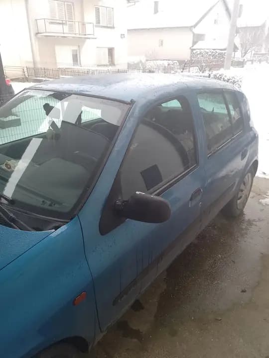 PRODAJEM RENO CLIO, U VRLO DOBROM STANJU (korišten vrlo malo uglavnom za gradsku vožnju)
