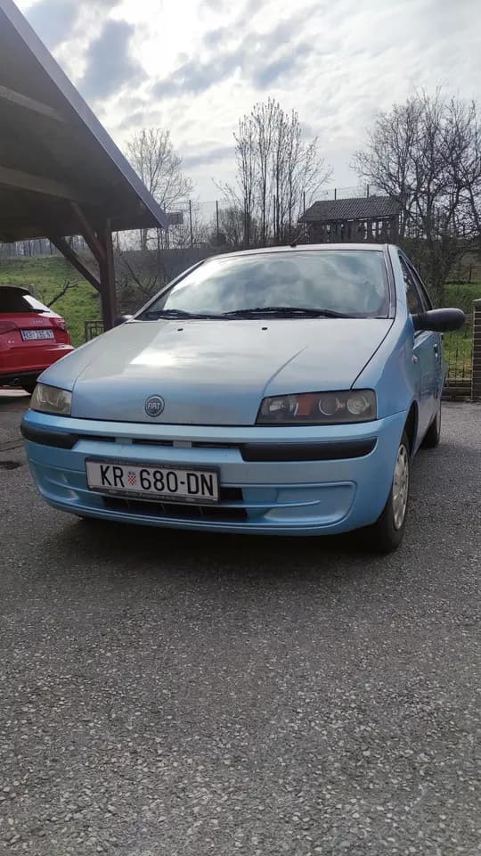 Prodaje se Fiat Punto 2003 god. 1.2 benzin registriran godinu dana mob 091 550 3751
