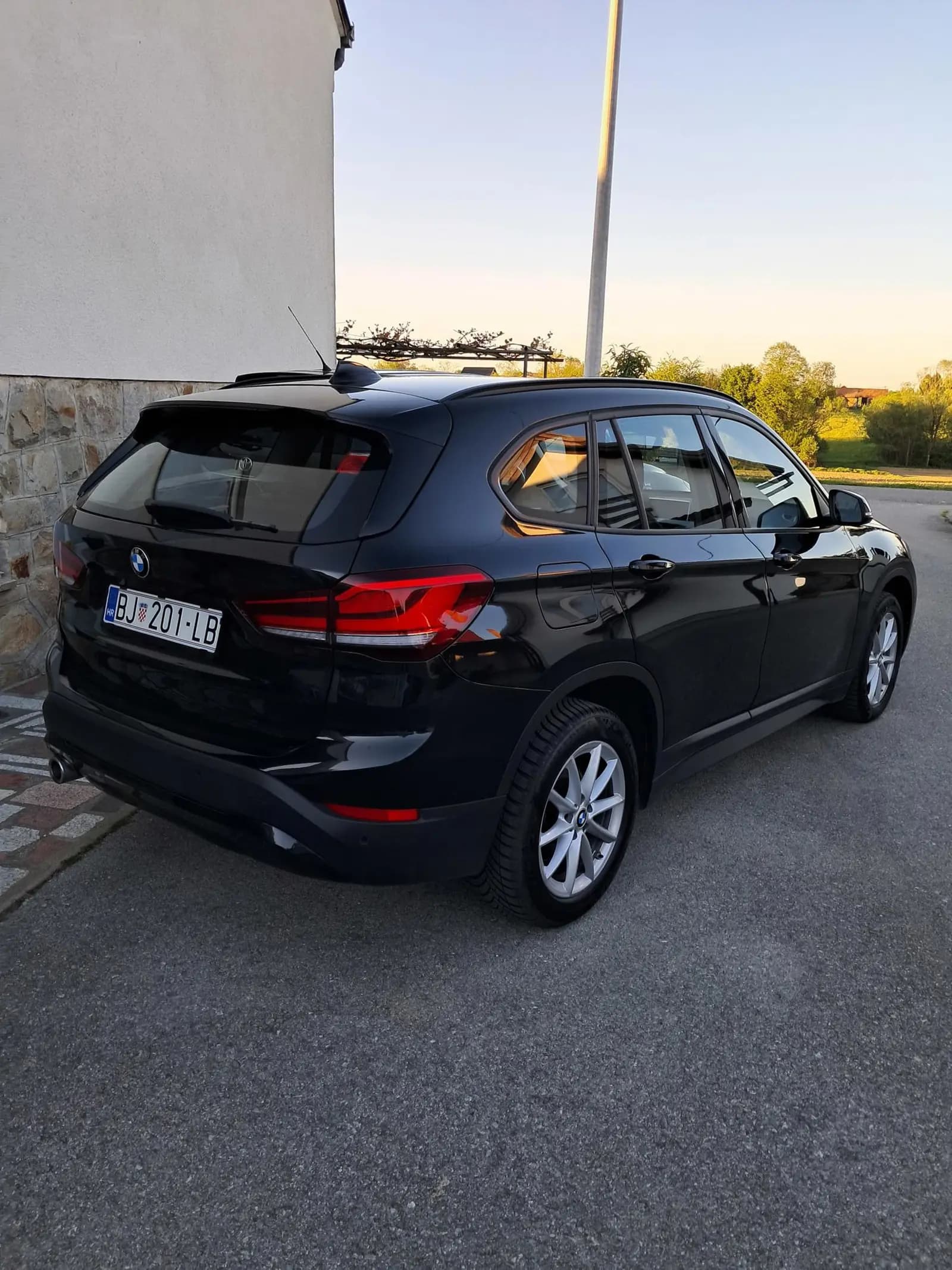 BMW X1 2021. god – LED farovi, bi-ksenonski farovi, kompletna servisna povijest