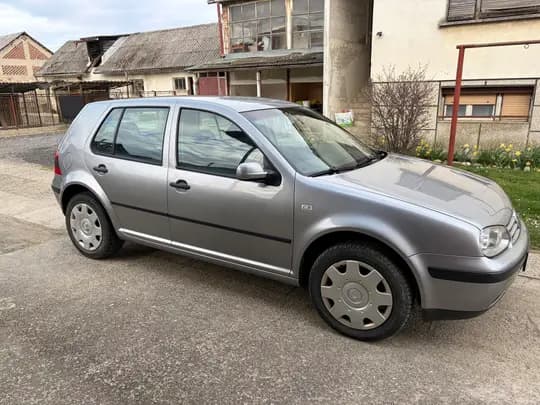 VW Golf 1.6 2003.