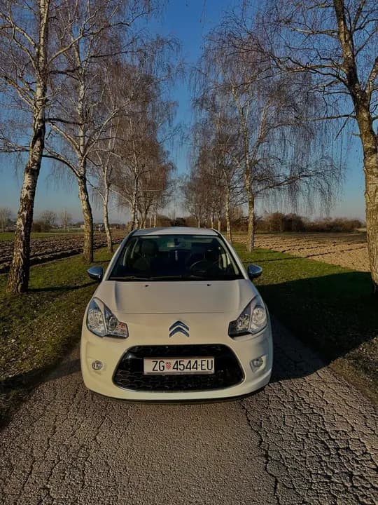 Citroën C3, 2012. godište, benzinac, idealan za gradsku vožnju i svakodnevne potrebe.