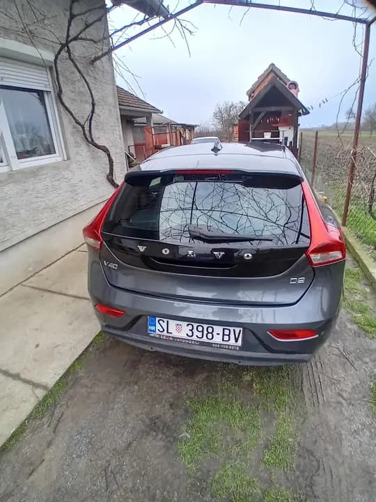 Volvo V40 16 dizel 185000km zamjena za SUV