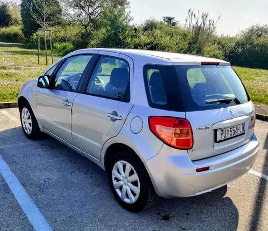 Suzuki SX4 - Plin