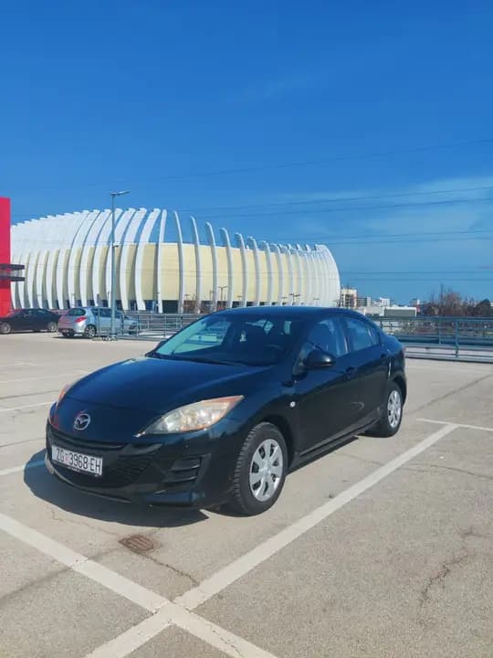 Mazda 3 2010. god, 1.6 benzin, registriran do 09/2026, 240.000 km