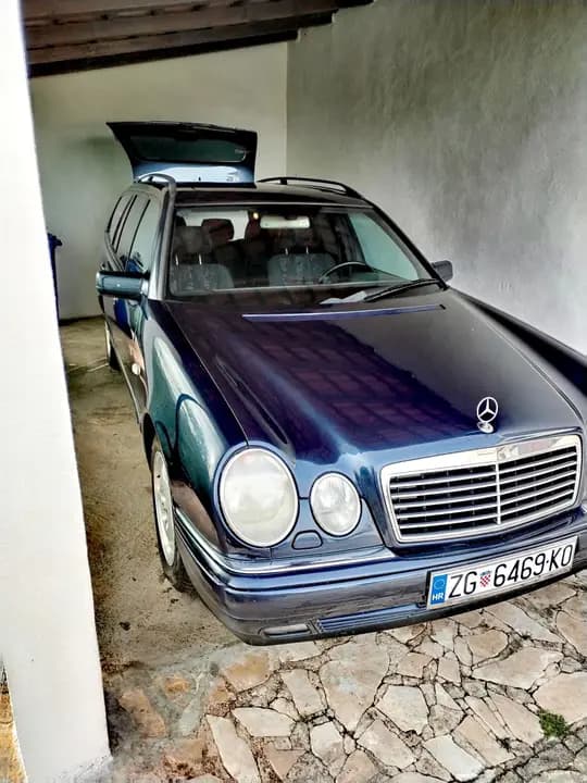 Mercedes E200 T Avantgarde Automatik Top stanje 