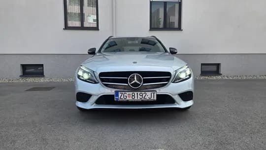 Mercedes C220d Automatik Multibeam LED svjetla Night paket Kamera Kuka ljeto/zima setovi Servisna 