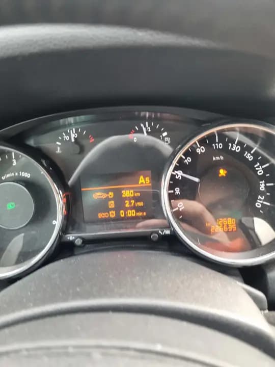 Peugeot 5008.1,6,e hdi  moguca zamjena 