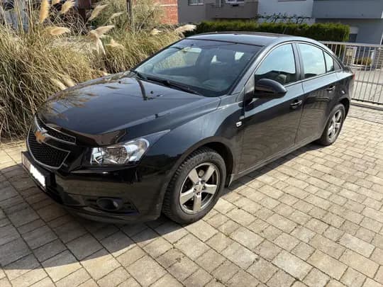 Chevrolet Cruze 2010. god, 1 vlasnik, garažiran, reg. god dana, klima, alu, parking senzori, cd mp3
