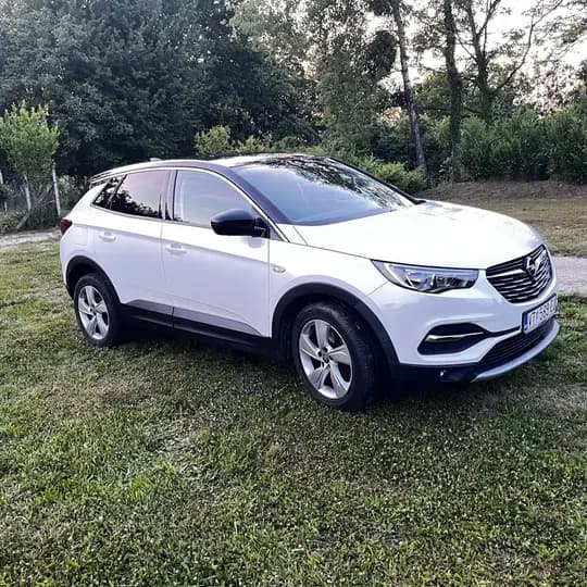 Opel Grandland X automatik s puno opreme