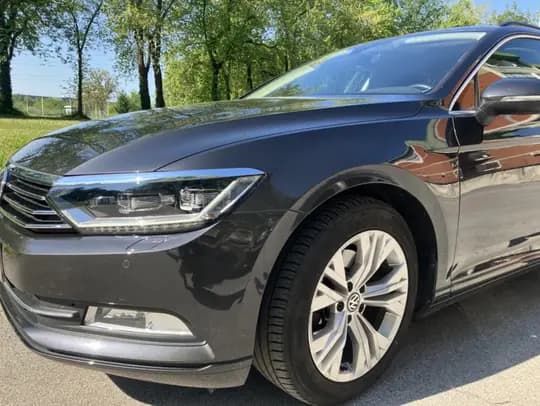 VW Passat V 2,0 TDi DSG matrix led kam 9"navi puno opreme 2018.