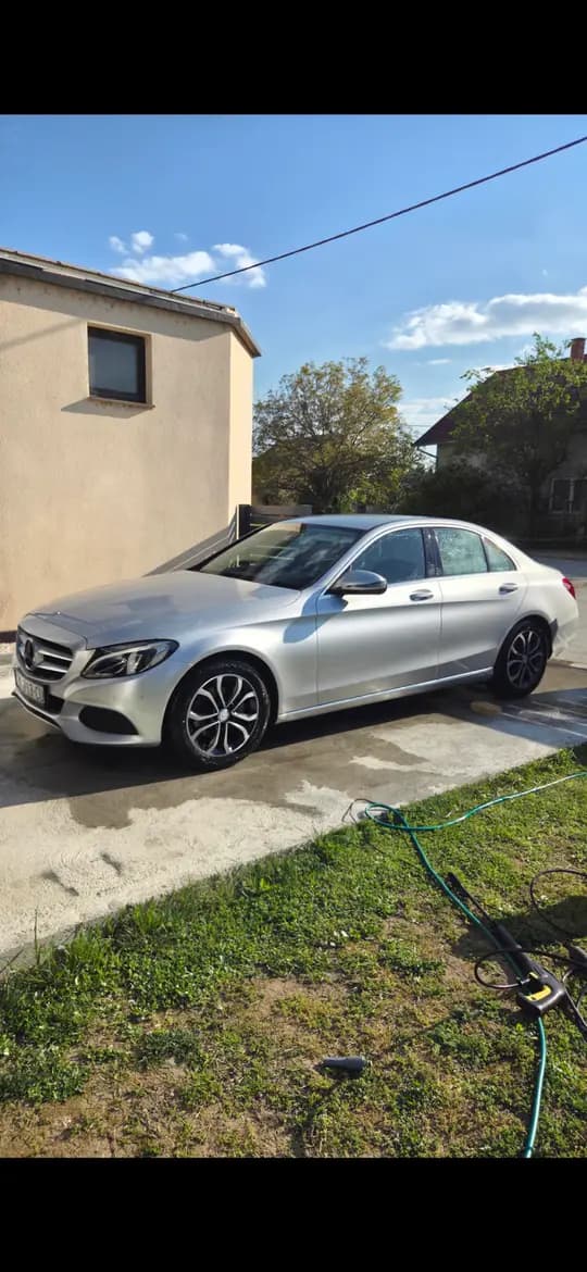 Mercedes C180 W205, benzin