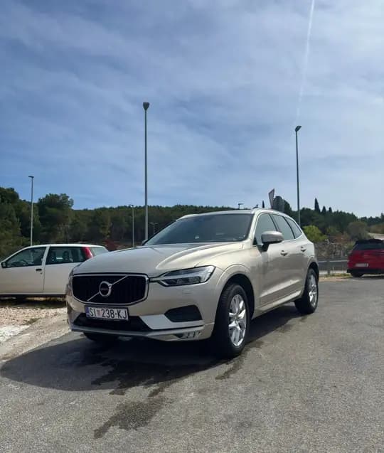 Volvo XC60 D4 AWD Business - napravljen veliki servis 02/2026