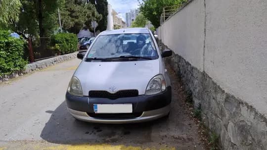 Toyota Yaris 1.0, registriran do 09/2026, uredan