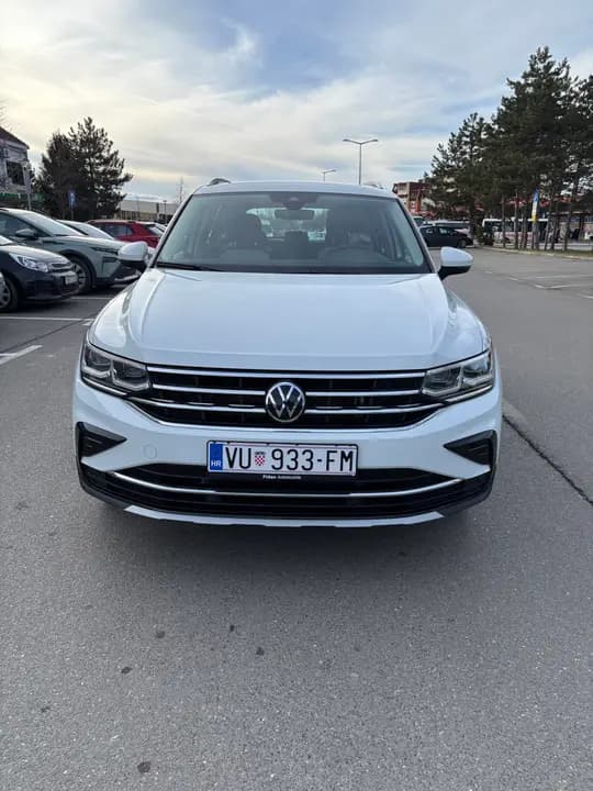 Tiguan elegance 2.0 TDI,PANORAMA,virtual ploca,2022,95.000km,reg 01/27,svi servisi uradjeni,WEBASTO