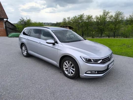 Prodajem Passat 2.0 TDI Dsg Hr auto nije uvoz 179000km. 8X ALU 