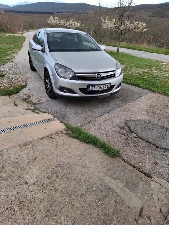 Prodaje se Opel Astra GTC, Benzin, 2006. godište