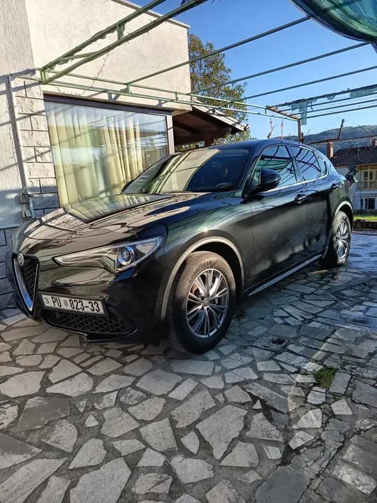 Alfa Romeo Stelvio 2021. god, automatik, LED farovi, kuka za vuču