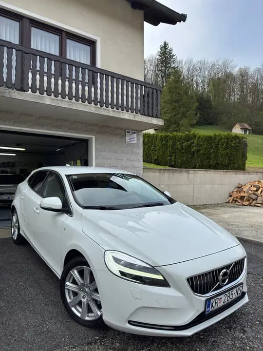 Volvo v40 D2 inscription 05/ 2020