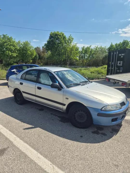 Prodajem mitsubishi carisma 1.6 400 eura benzin-plin 2003.god.