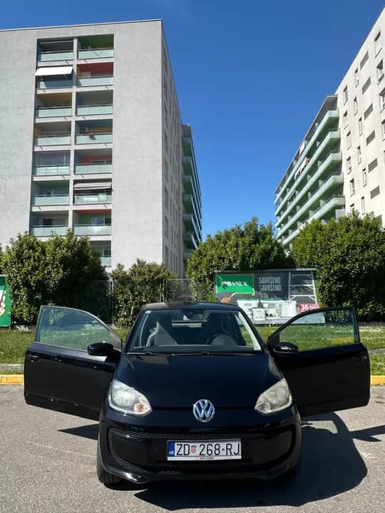 Pametan izbor za grad! VW Up 1.0 (2012) – mala potrošnja i parking senzori.