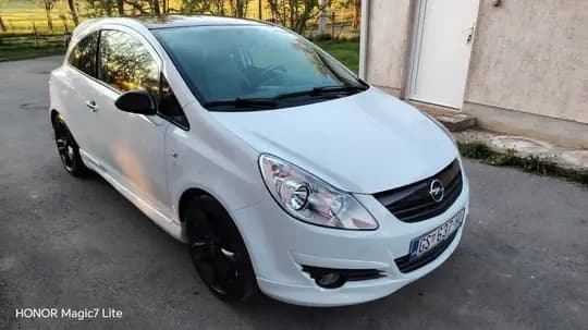 Opel Corsa D 1.2 Black&White Limited Edition – top stanje – servisna