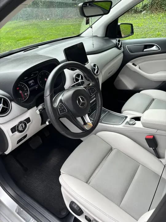 Mercedes B 180d Automatik, servis, kamera, park assist