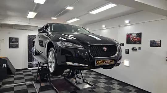 Jaguar XF 2.0d Prestige | 90.000 km | Reg. 05/2027 | Panorama | Detailing & Garažiran