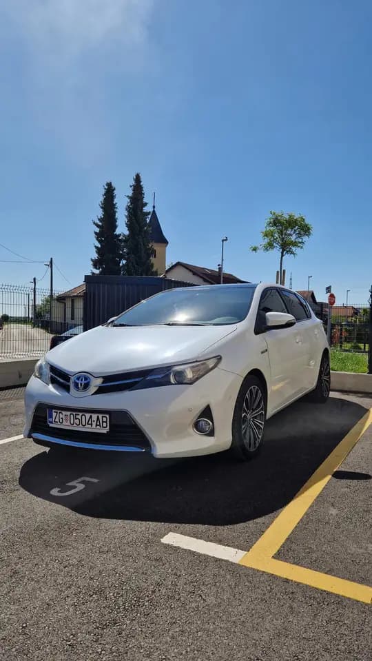 Toyota Auris 1.8 Hybrid