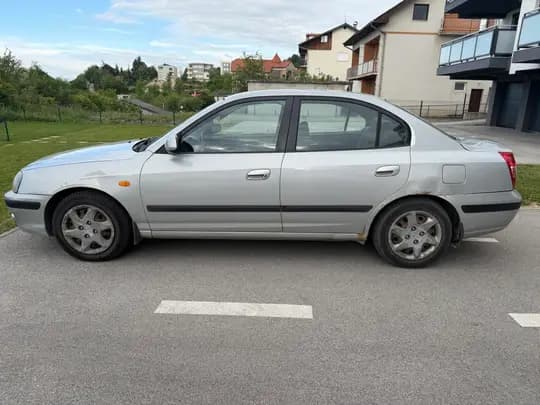 Hyundai Elantra 2005, registrirana do 12/2026, odličan motor + ljetne gume
