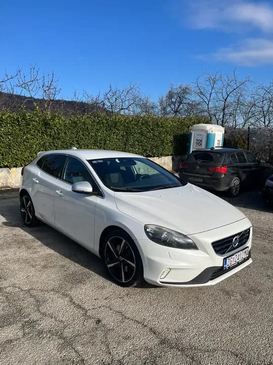 Volvo V40 D4